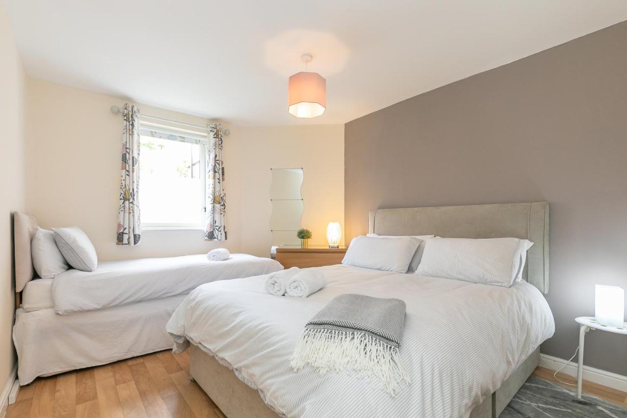 Dicksonfield Quiet Central Family Apartment With Parking Edinburgh Exterior photo